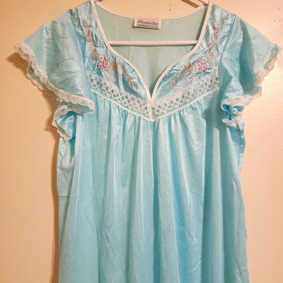 Moodsetter Other - +Vintage | Light Blue Embroidered Gown